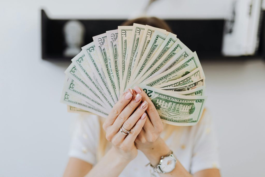 MaxLend emergency loans with fast approval and high fees